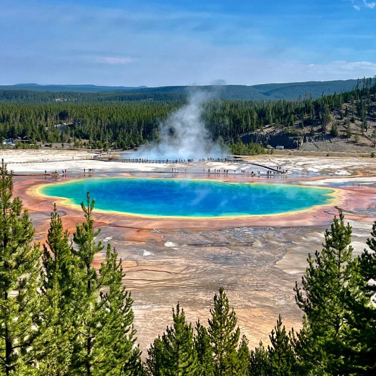 grand prismatic spring yelowstone